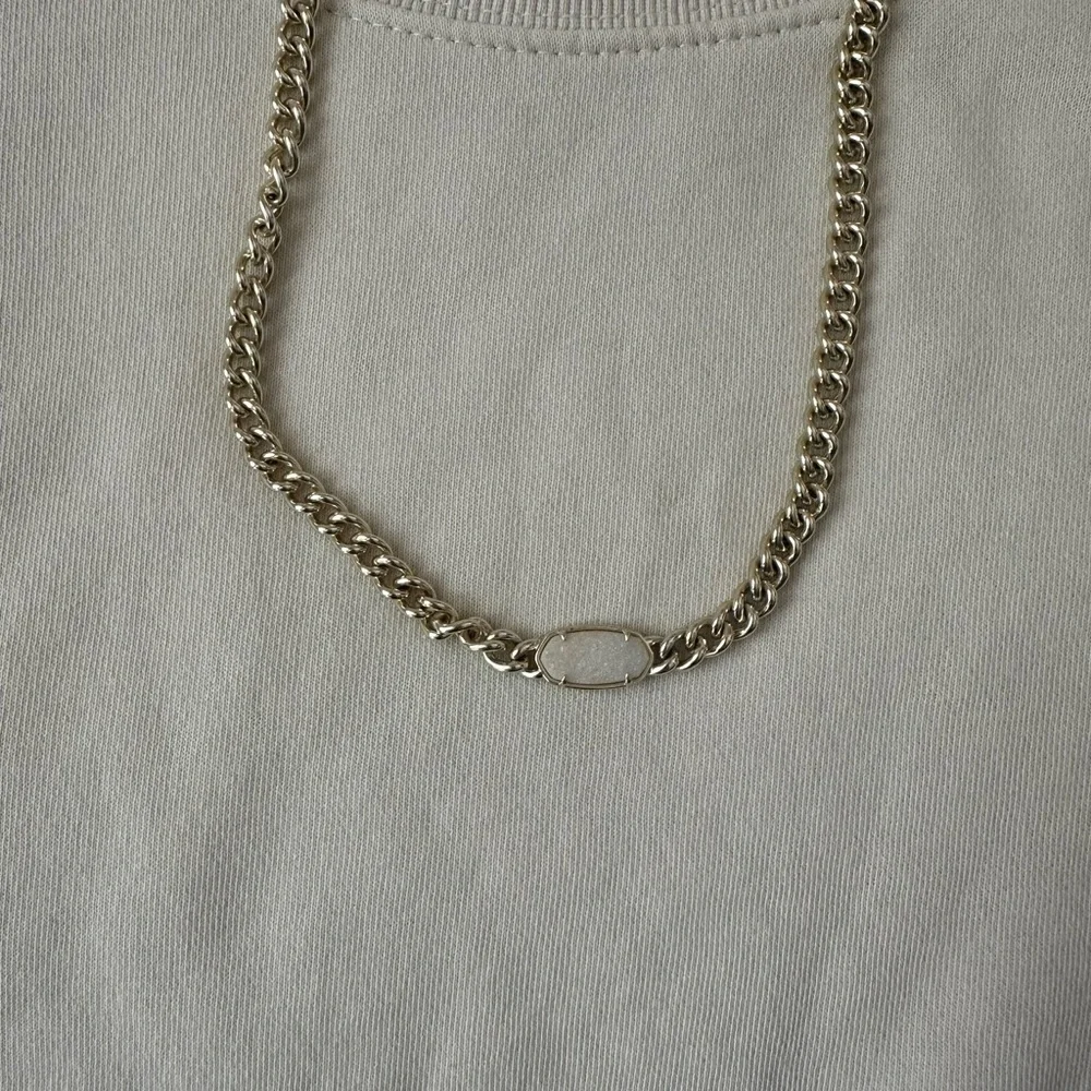 KENDRA SCOTT Elisa Gold Plated NECKLACE with MULTIFACETED Quartz Pendant.